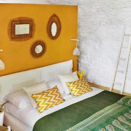 Sleeps 6 Pool Air Con Wifi