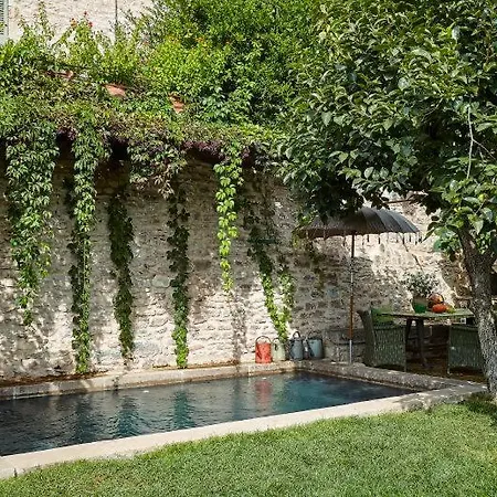 Sleeps 6 Pool Air Con Wifi